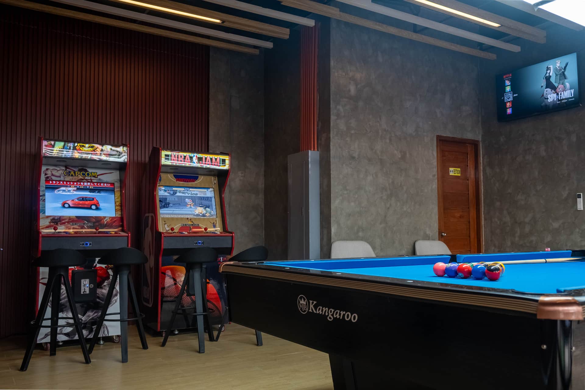 Retro Arcade Machines & Billiard Corner