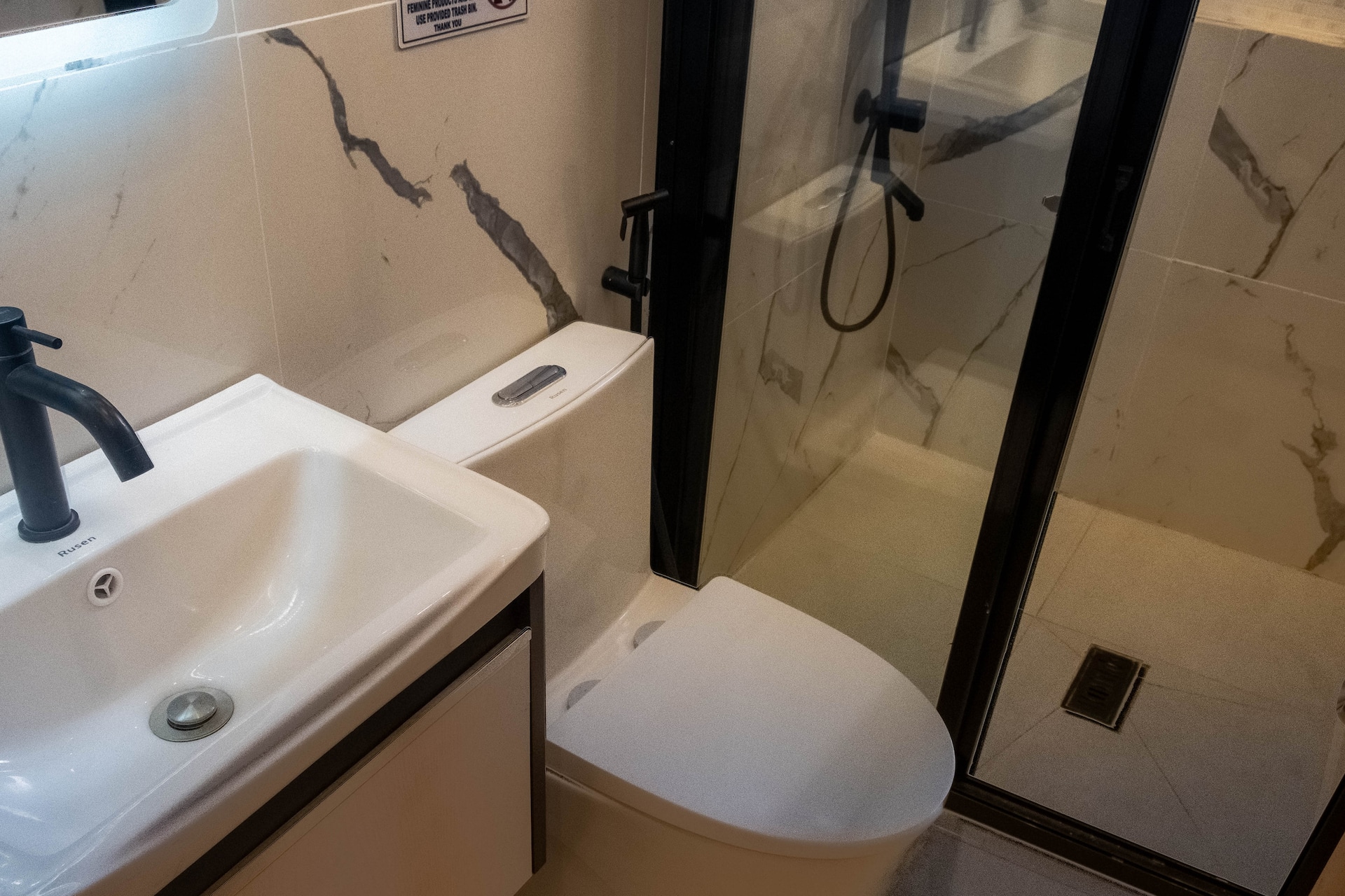 Full Ensuite Bathroom Layout with Vanity, Bidet Toilet & Shower Stall