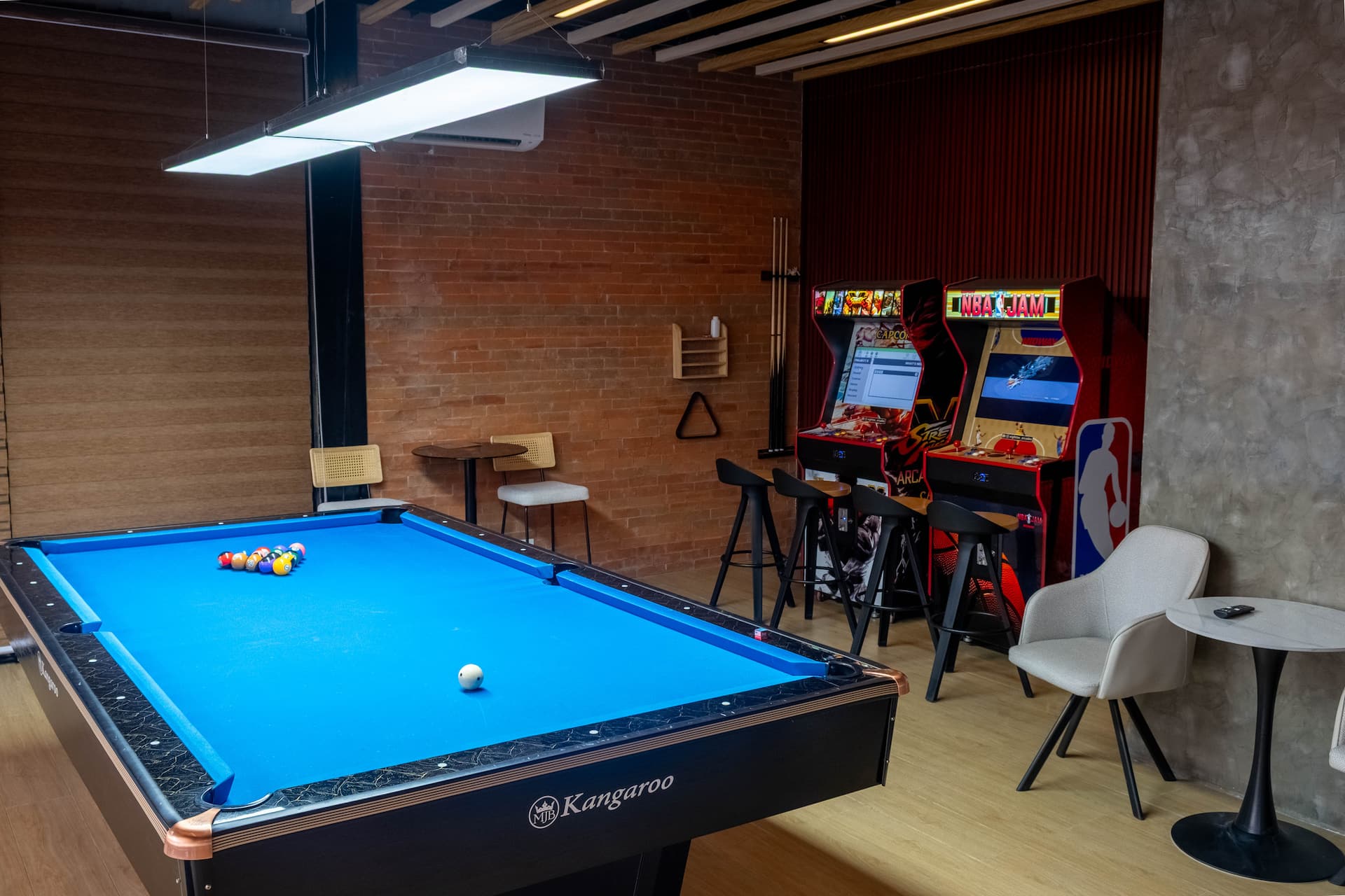 Billiards & Arcade