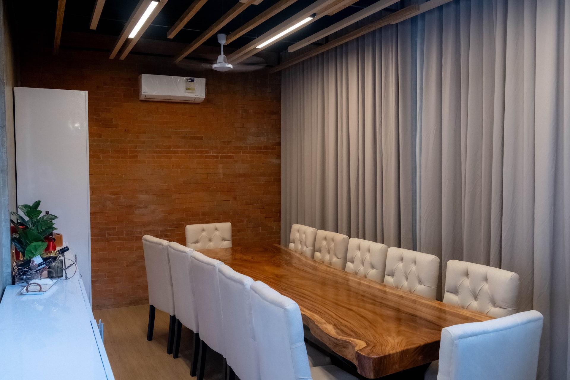 Air-Conditioned VIP Banquet Room with 10-Seater Live-Edge Table