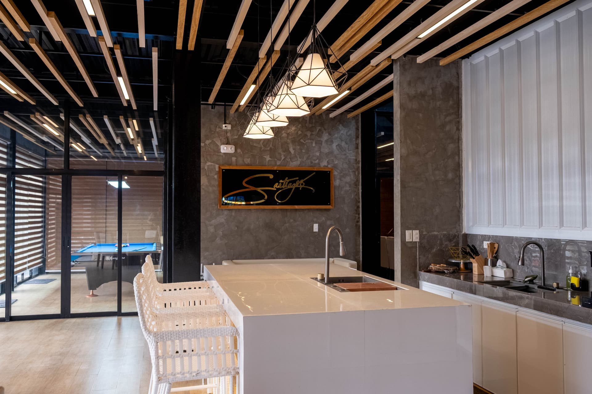 Kitchen Island Bar Counter with 3 White Woven Barstools