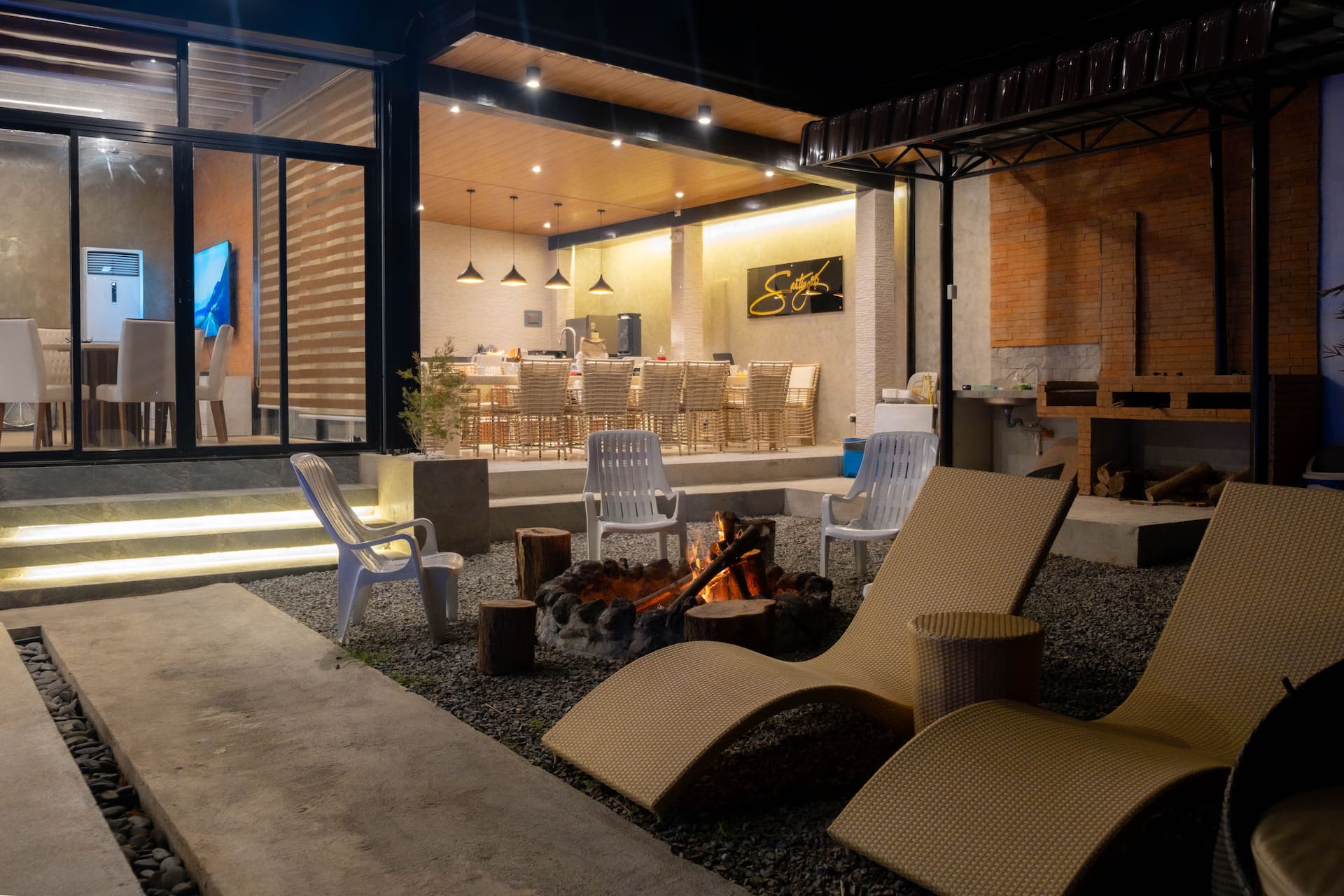 Night Al Fresco Dining, Bonfire Pit & BBQ Grill Station